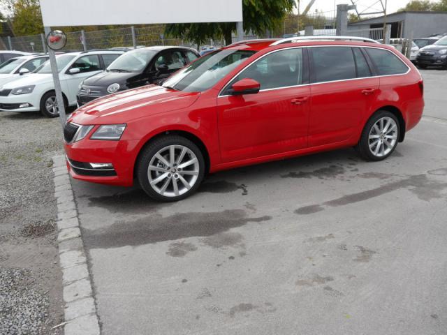 Skoda Octavia - Combi 2.0 TDI DPF DSG STYLE * LED-SCH...