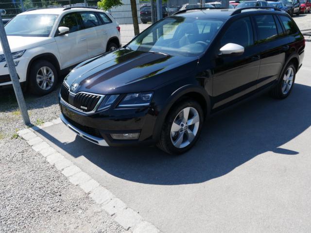 Skoda Octavia - Combi 2.0 TSI DSG SCOUT 4x4 * AHK LED...