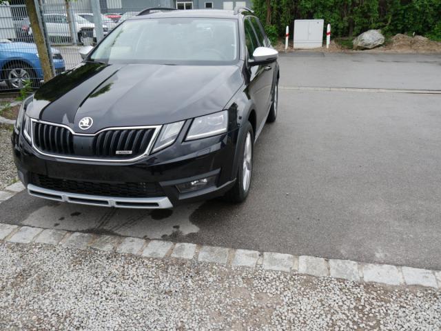 Skoda Octavia - Combi 2.0 TSI DSG SCOUT 4x4 * AHK NAV...