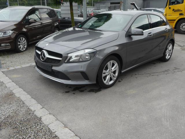 Mercedes-benz A-klasse - A 180 URBAN * 7G-DCT ABSTANDS-PILOT NAVI GARM...