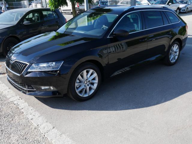 Skoda Superb - Combi 1.5 TSI ACT DSG STYLE * ACC NAVI...