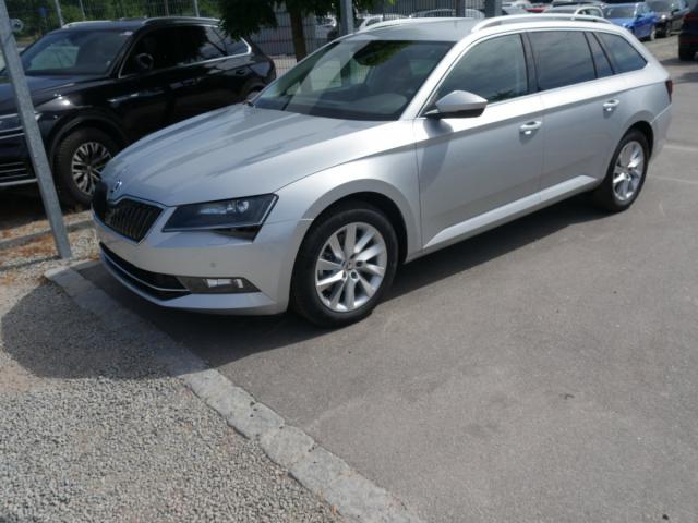 Skoda Superb - Combi 1.5 TSI ACT DSG STYLE * ACC NAVI...