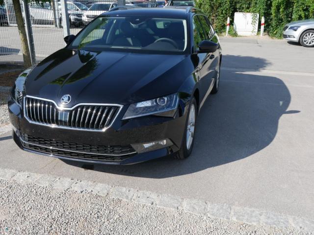 Skoda Superb - Combi 1.5 TSI ACT DSG STYLE * ACC NAVI...