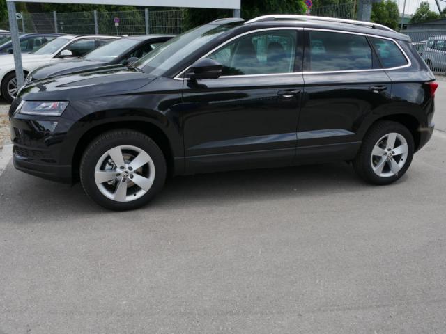Skoda Karoq - 1.5 TSI ACT DSG STYLE * NAVI LED-SCHEIN...