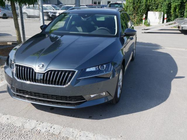 Skoda Superb - Combi 1.5 TSI ACT DSG STYLE * ACC NAVI...