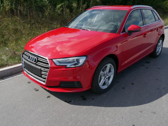Audi A3 - Sportback 30 TFSI * NAVI XENON PDC SITZHEI...