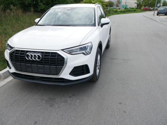 Audi Q3 - 35 TFSI CoD * MMI NAVI PLUS LED PDC SHZG V...