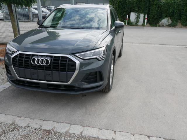 Audi Q3 - 35 TFSI CoD * MMI NAVI PLUS LED PDC SHZG V...
