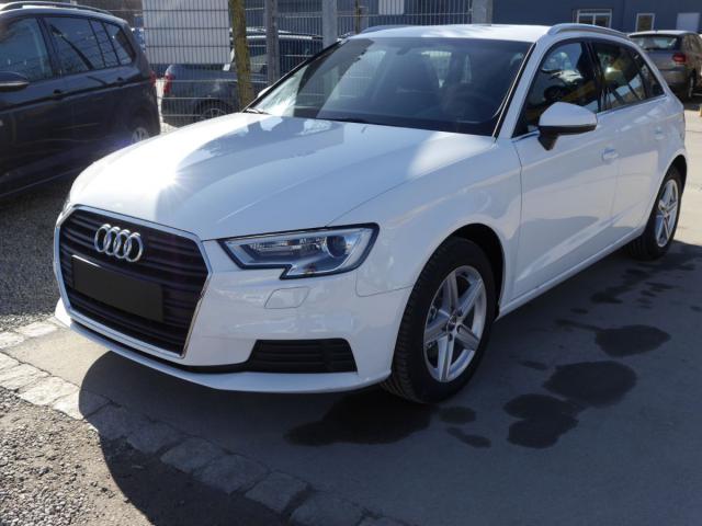 Audi A3 - Sportback 35 TFSI CoD S-TRONIC * NAVI XENO...