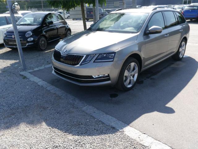Skoda Octavia - Combi 2.0 TSI DSG STYLE * AHK LED-SCH...
