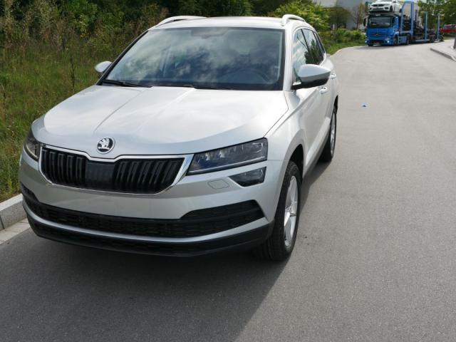 Skoda Karoq - 1.5 TSI ACT DSG STYLE * NAVI LED-SCHEIN...