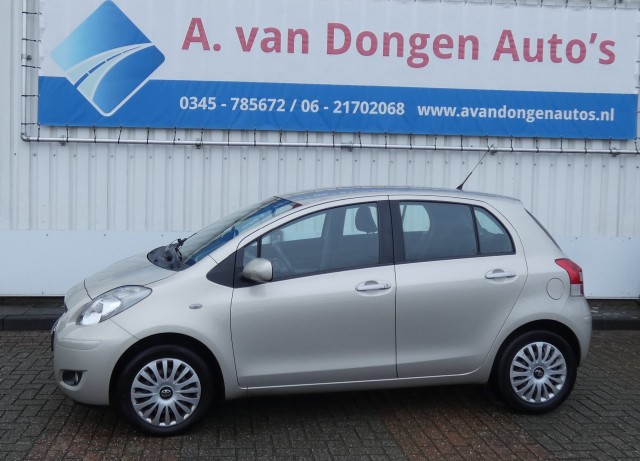 TOYOTA YARIS 1.3 VVTI ASPIRATION,Clima,Trhaak,APK 17-6-25, A van Dongen auto's, Asperen