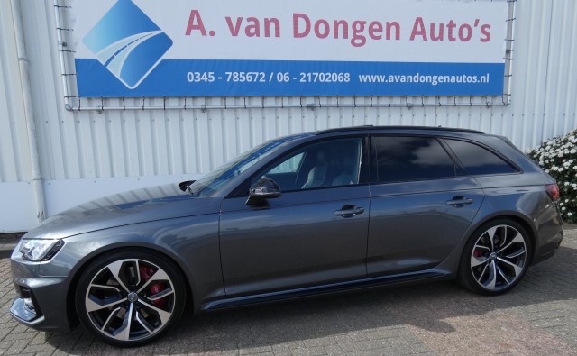 AUDI RS4