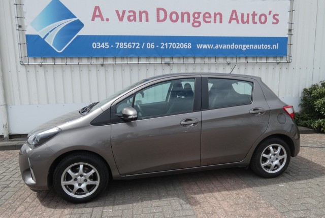 TOYOTA YARIS 1.0 VVT-I ASPIRATION,AIrco,Bluetooth.Trhaak, A van Dongen auto's, Asperen