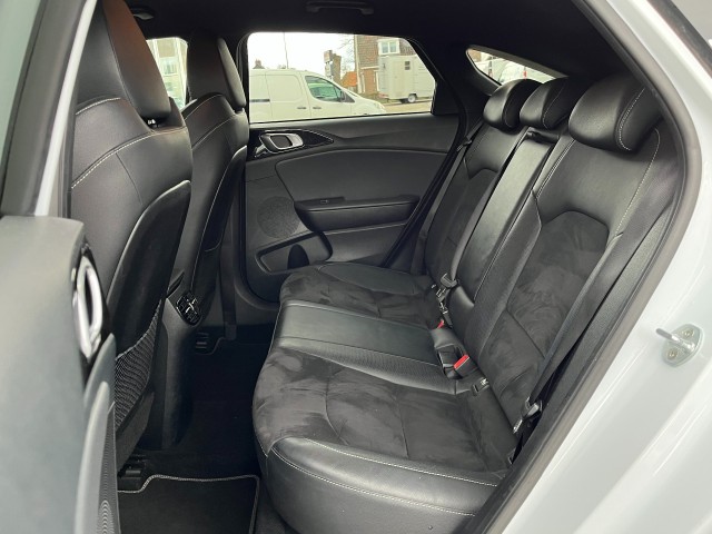 KIA PRO CEED 1.4 T-GDI GT-Line 140PK I Carplay I Camera I Trekhaak I LED Autobedrijf Hilboezen, 7951 EE Staphorst