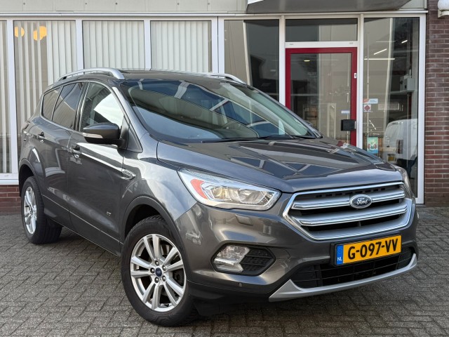 FORD KUGA 1.5 Titanium 4WD Automaat 182 PK I Schuif/kantel dak I Winterpakket I Carplay I Half leer, Autobedrijf Hilboezen, Stap