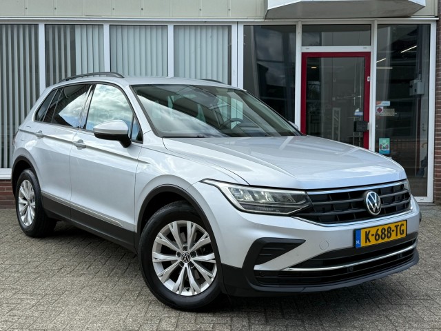 VOLKSWAGEN TIGUAN 1.5 TSI Life Orgineel NL I Stoelverwarming I Trekhaak I Adaptive Cruise I Volledig onderhouden, Autobedrijf Hi