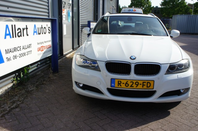 BMW 3-SERIE 318i Touring Automaat/ Panoramadak / Leder/ Navigatie Allart Auto's, 2181 MH Hillegom
