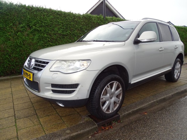 VOLKSWAGEN TOUAREG 3.0 TDI-GRIJSKENTEKEN-Clima-Cruise-Trkh-Blth-Pdc-Leer, Garage Dekker, Heerhugowaard