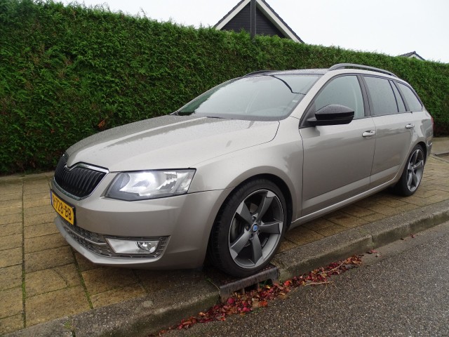 SKODA OCTAVIA 1.4 TSI GRT AMB BNS-Automaat-Navi-Cruise-Clima-Media-Blth, Garage Dekker, Heerhugowaard