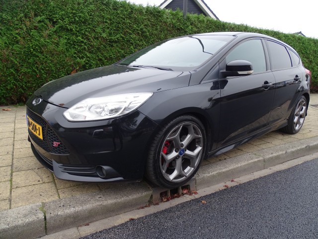 FORD FOCUS 2.0 ECOB. ST-2-250Pk-Xenon-HLf Lr-Clima-Cruise-Blth-Navi-Usb, Garage Dekker, Heerhugowaard