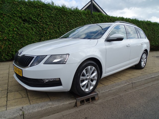 SKODA OCTAVIA 1.0 TSI BNS EDITION-Clima-Media app-Blth-Trkh-Cruise-Verw stl, Garage Dekker, Heerhugowaard