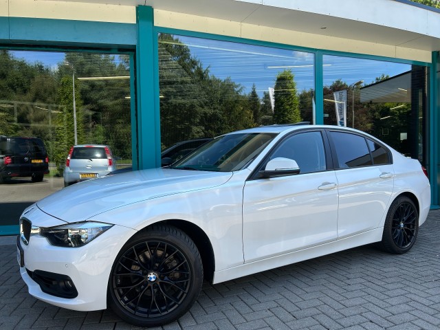BMW 3-SERIE 320i M-SPORT Automaat, 19Inch, Leder, Schuifdak, Navi, Camera, L, Auto Weerveld, Deurningen
