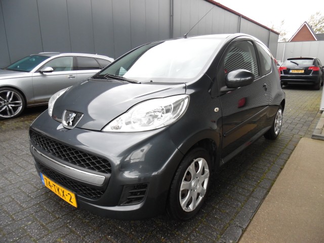 PEUGEOT 107