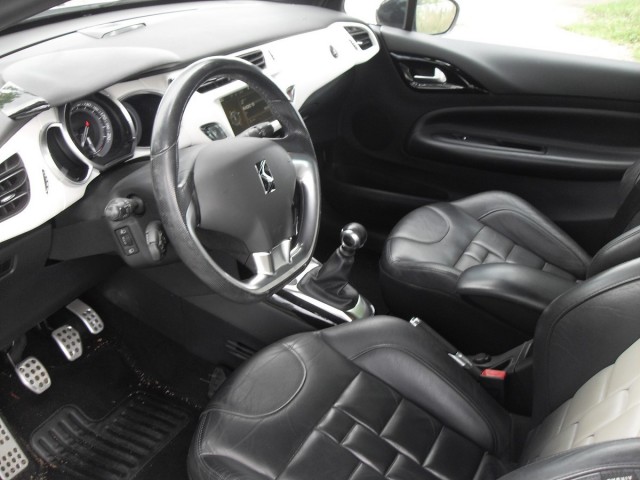 CITROEN DS3 1.6 Sport Chic, Leder T van Venrooy auto's, 5373 AG Herpen