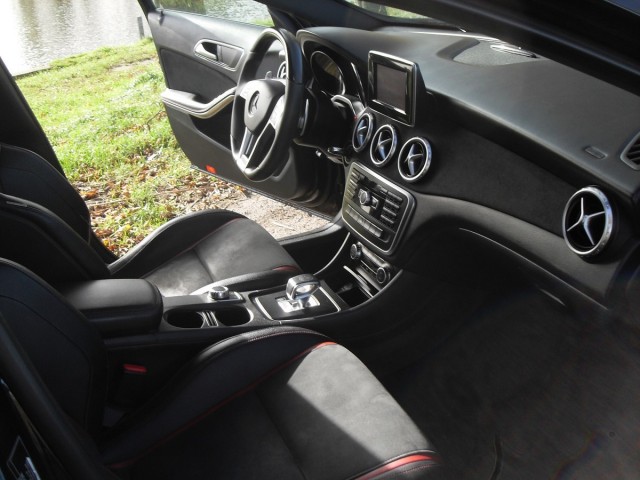 MERCEDES-BENZ GLA-KLASSE AMG45 4Matic Edition1,  360 PK,  Panorama T van Venrooy auto's, 5373 AG Herpen