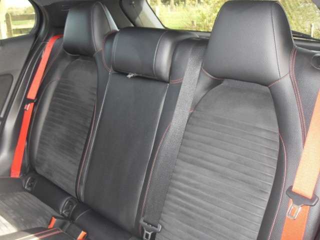 MERCEDES-BENZ GLA-KLASSE AMG45 4Matic Edition1,  360 PK,  Panorama T van Venrooy auto's, 5373 AG Herpen