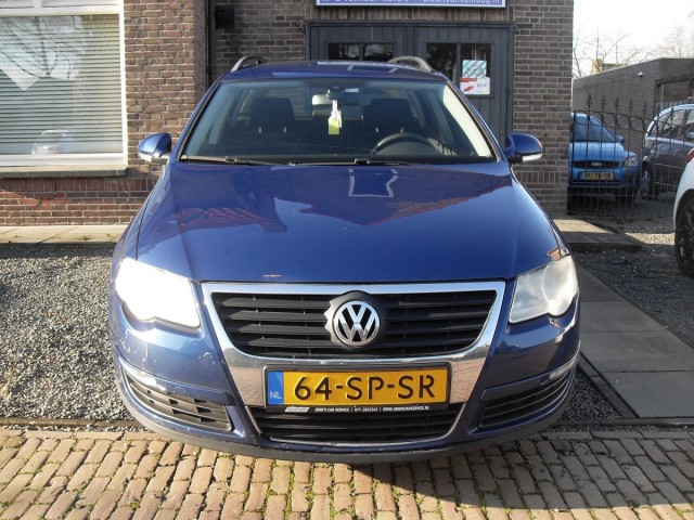 VOLKSWAGEN PASSAT 1.6 FSI Comfortline, LEES!! T van Venrooy auto's, 5373 AG Herpen
