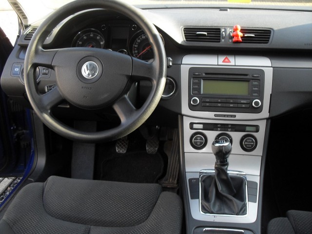 VOLKSWAGEN PASSAT 1.6 FSI Comfortline, LEES!! T van Venrooy auto's, 5373 AG Herpen