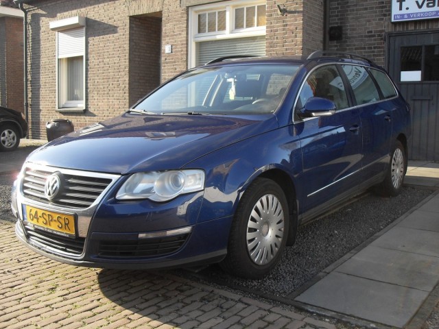 VOLKSWAGEN PASSAT 1.6 FSI Comfortline, LEES!! T van Venrooy auto's, 5373 AG Herpen