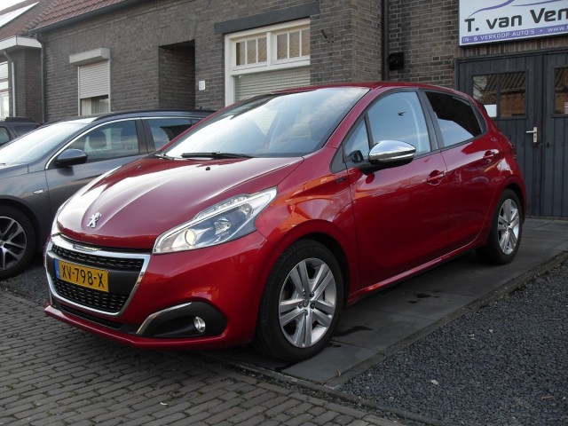 PEUGEOT 208 1.2 PureTech Signature, 5Drs. Dealer onderouden T van Venrooy auto's, 5373 AG Herpen