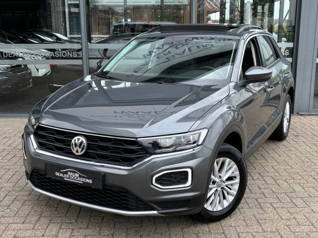 VOLKSWAGEN T-ROC 1.0 TSI SPORT STYLE SCHUIF/KANTELDAK NAVI LMV PDC-CAMERA, Baum Dealer Occasions BV, Waalwijk