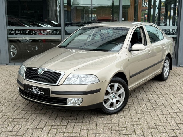 Skoda Octavia - 1.6 ELEGANCE AUTOMAAT AIRCO LEER PDC