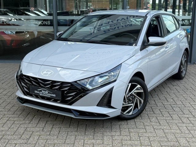 Hyundai I20 - 1.2 MPI COMFORT 100PK NAVI LMV AIRCO PDC-CAMERA.