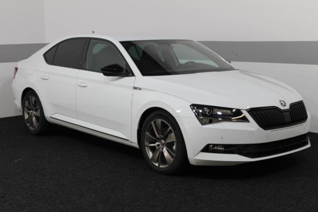 Skoda Superb - SportLine DSG NAVI XENON KESSY BSD SHZ...