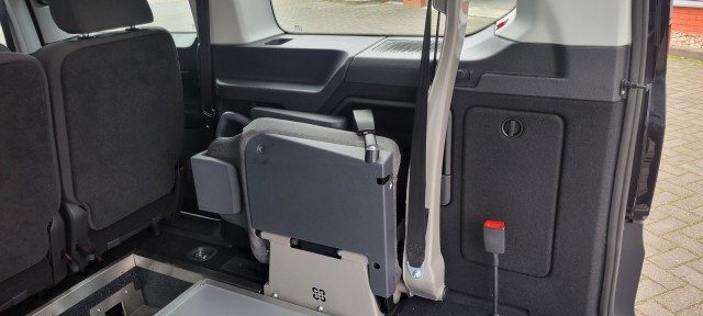 VOLKSWAGEN CADDY MAXI 2.0 TDi BleuMotion Euro 6 geschikt voor 1 rolstoel nieuw leverbaar bij Mobility4all