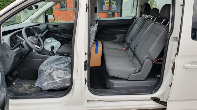 VOLKSWAGEN CADDY MAXI 2.0 TDi BleuMotion Euro 6 geschikt voor 1 rolstoel nieuw leverbaar bij Mobility4all