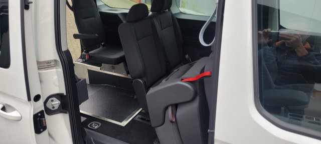 VOLKSWAGEN CADDY MAXI 2.0 TDi BleuMotion Euro 6 geschikt voor 1 rolstoel nieuw leverbaar bij Mobility4all