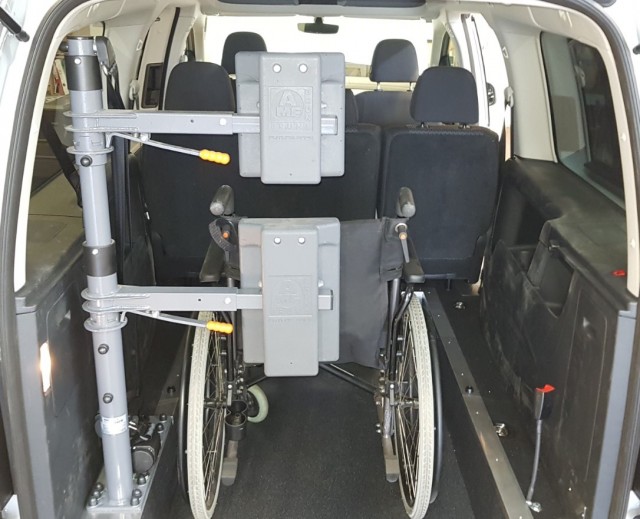 VOLKSWAGEN CADDY MAXI 2.0 TDi BleuMotion Euro 6 geschikt voor 1 rolstoel nieuw leverbaar bij Mobility4all