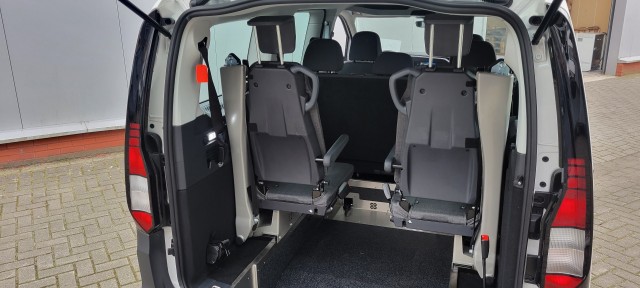 VOLKSWAGEN CADDY MAXI 2.0 TDi BleuMotion Euro 6 geschikt voor 1 rolstoel nieuw leverbaar bij Mobility4all