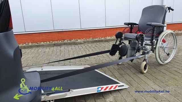 VOLKSWAGEN CADDY MAXI 2.0 TDi BleuMotion Euro 6 geschikt voor 1 rolstoel nieuw leverbaar bij Mobility4all