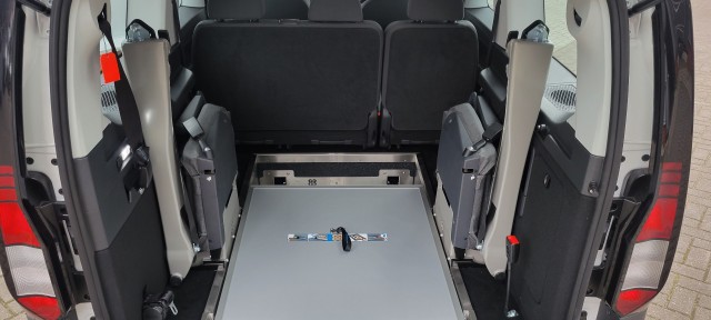 VOLKSWAGEN CADDY MAXI 2.0 TDi BleuMotion Euro 6 geschikt voor 1 rolstoel nieuw leverbaar bij Mobility4all