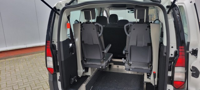 VOLKSWAGEN CADDY MAXI 2.0 TDi BleuMotion Euro 6 geschikt voor 1 rolstoel nieuw leverbaar bij Mobility4all