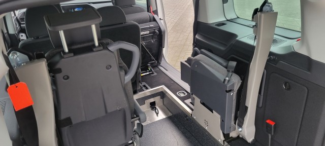 VOLKSWAGEN CADDY MAXI 2.0 TDi BleuMotion Euro 6 geschikt voor 1 rolstoel nieuw leverbaar bij Mobility4all