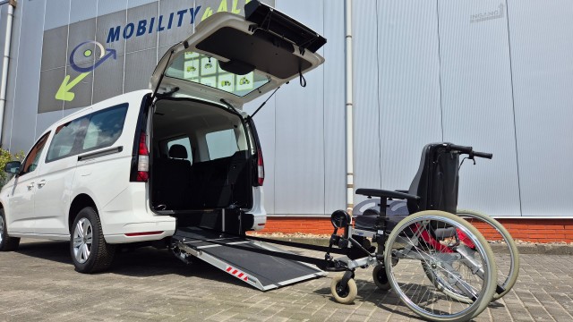 VOLKSWAGEN CADDY MAXI 2.0 TDi BleuMotion Euro 6 geschikt voor 1 rolstoel nieuw leverbaar bij Mobility4all
