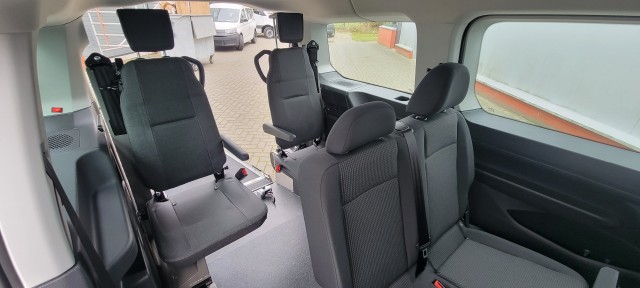 VOLKSWAGEN CADDY MAXI 2.0 TDi BleuMotion Euro 6 geschikt voor 1 rolstoel nieuw leverbaar bij Mobility4all